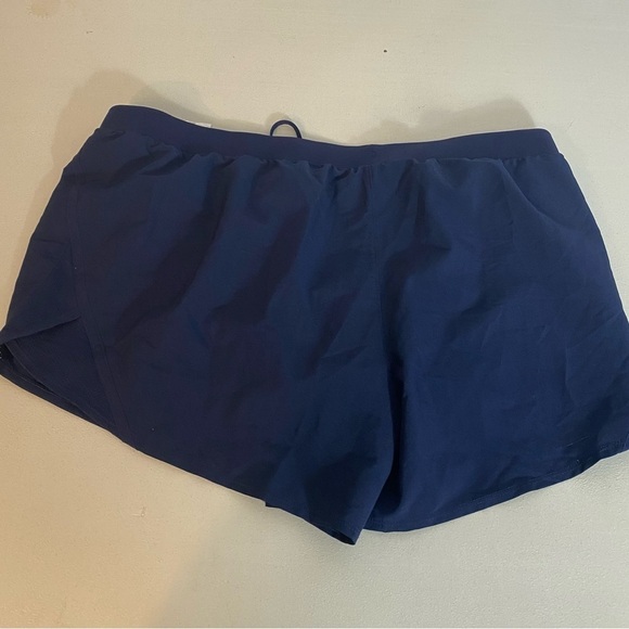 Under Armour Shorts - Picture 2 of 3